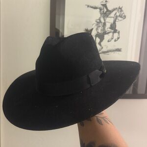Stylish Black Wide-Brim Hat